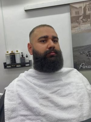 Detalhe de acabamento de corte na Barbearia Lumberjack, Uberlândia