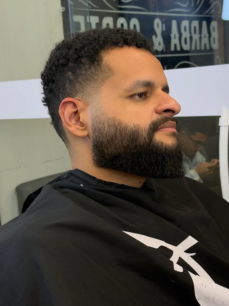 Trabalho de corte masculino na Barbearia Lumberjack, Centro de Uberlândia